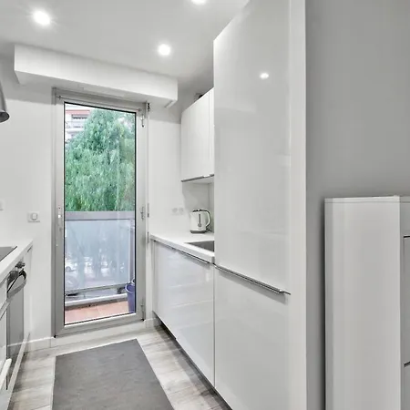 Flat With Balcony 15min From Promenade Des Apartamento