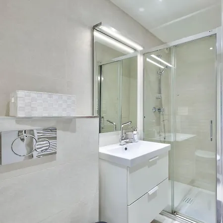 Flat With Balcony 15min From Promenade Des Apartamento *