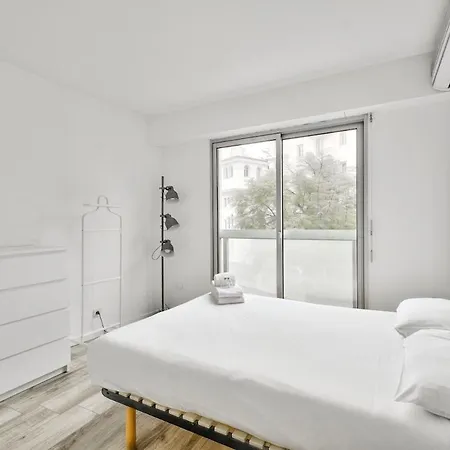 Flat With Balcony 15min From Promenade Des * Nice